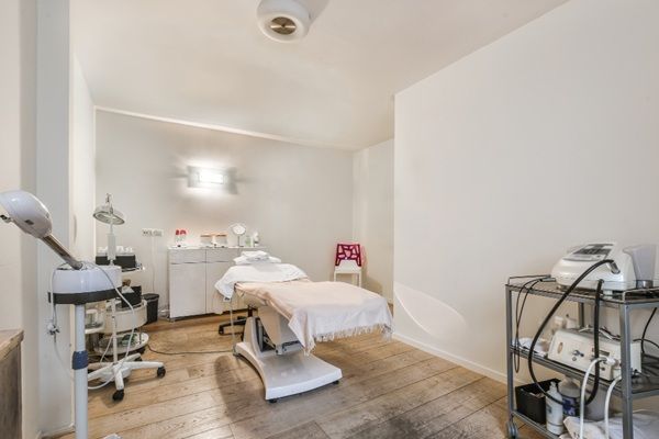 Mejores clínicas cirugía estética Madrid - Interior de una de las clínicas estéticas mejor valoradas Madrid donde realizan tratamientos de medicina estética con bótox y ácido hialurónico Madrid
